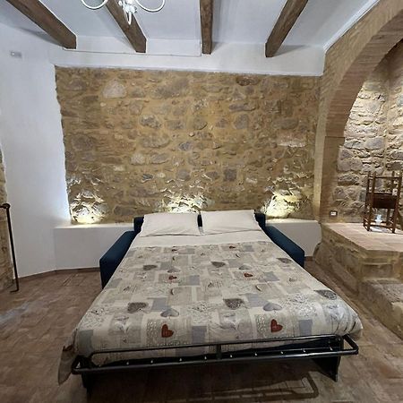 Borgo Di Mezzo Apartment Castelnuovo dell'Abate Ngoại thất bức ảnh